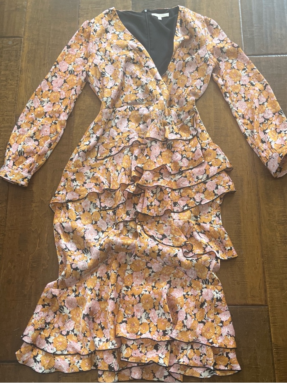 Wayf Nassau CelesteTiered Midi Ruffle Floral Surplice Dress w ruffled hem. Sz M